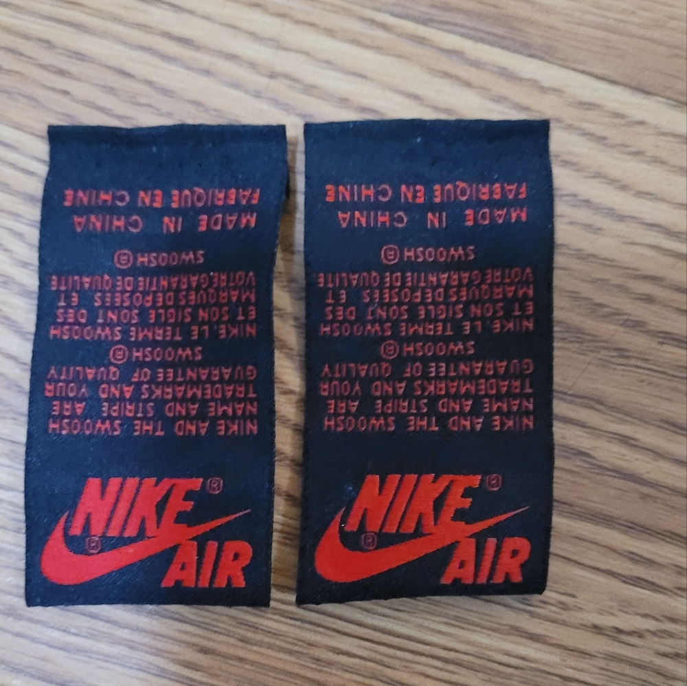 Jordan 1 Bred tongue tag